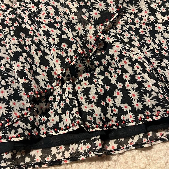 Mini skirts - Picture 2 of 5